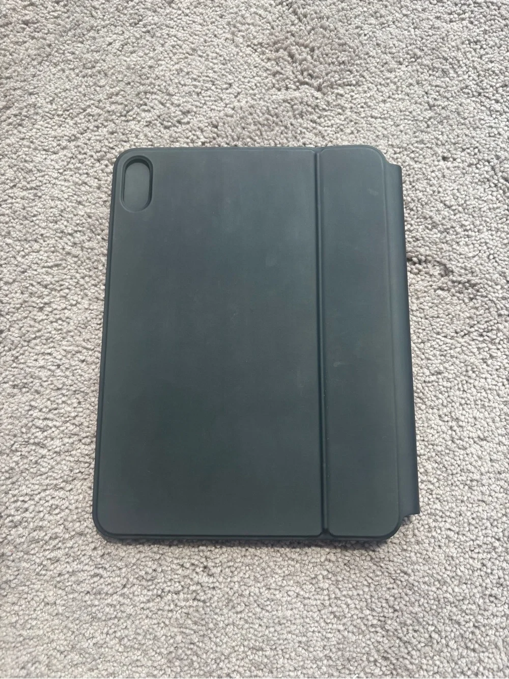 Apple 10th generation iPad case w/ keyboard and trackpad. Color Black.